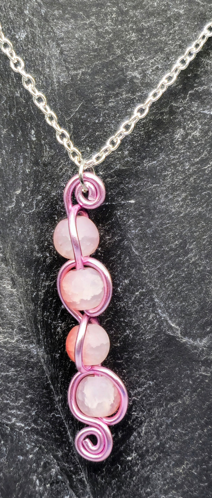 4 crackle bead back and forth pendant