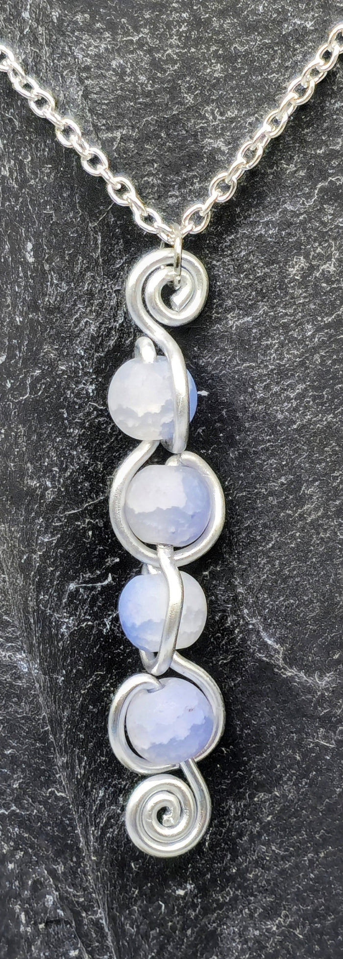 4 crackle bead back and forth pendant