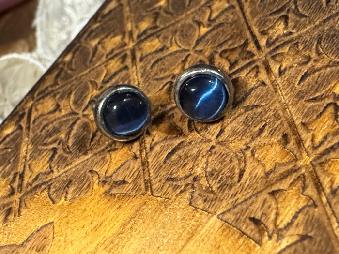 Blue Cat’s Eye Stud Earrings – Silver