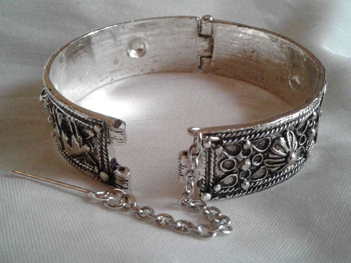 Camel Bracelet - Moroccan Corridor