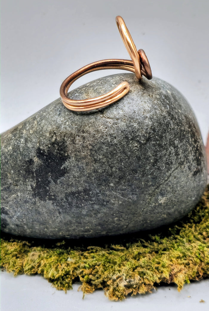 Copper and brown coloured wire ring