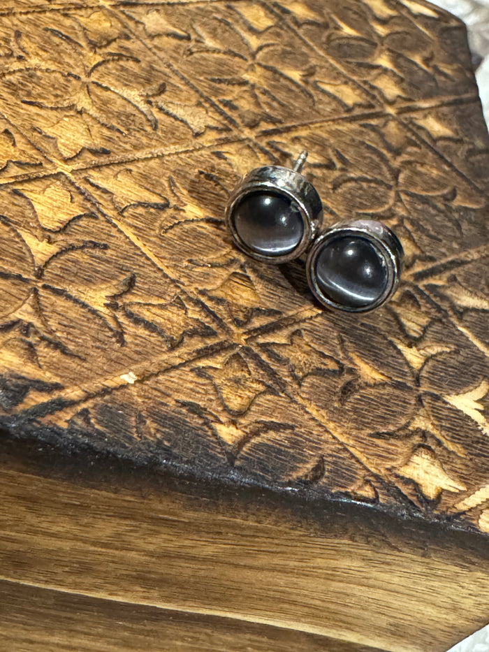 Grey Cat’s Eye Stud Earrings – Silver