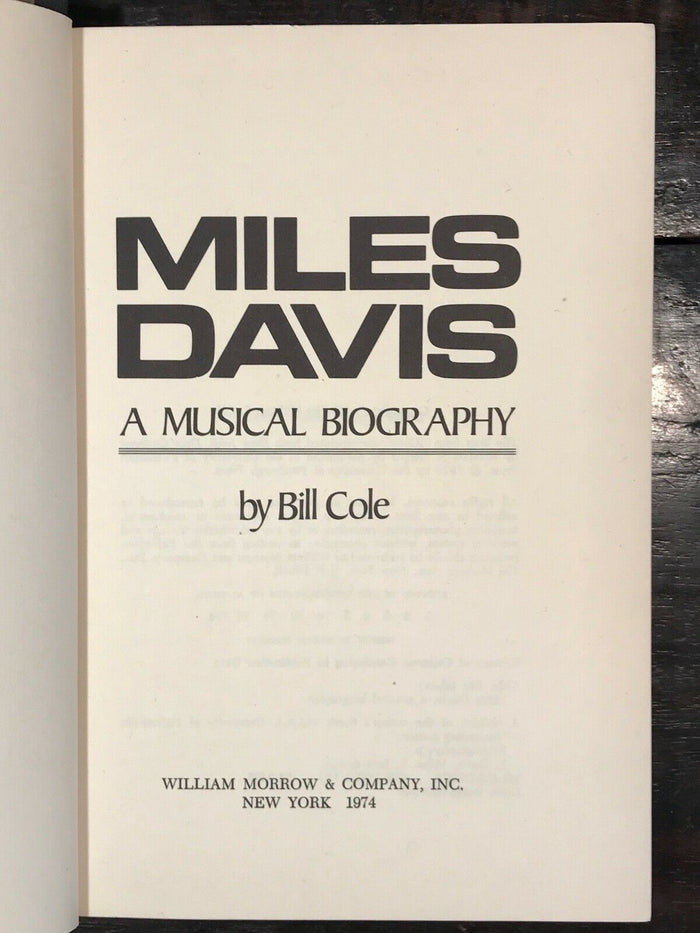 MILES DAVIS: A MUSICAL BIOGRAPHY - BILL COLE - 1st/1st, 1974 JAZZ BLUES MUSIC