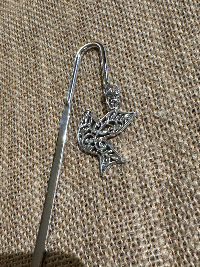 ✨ Victorian-Style Silver-Tone Filigree Bird Bookmark ✨ Charming, delicate, and timeless.