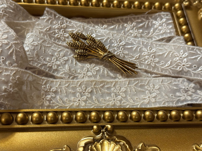 Vintage Gold-Tone Wheat Sheaf Brooch with Classic 1950s Elegance